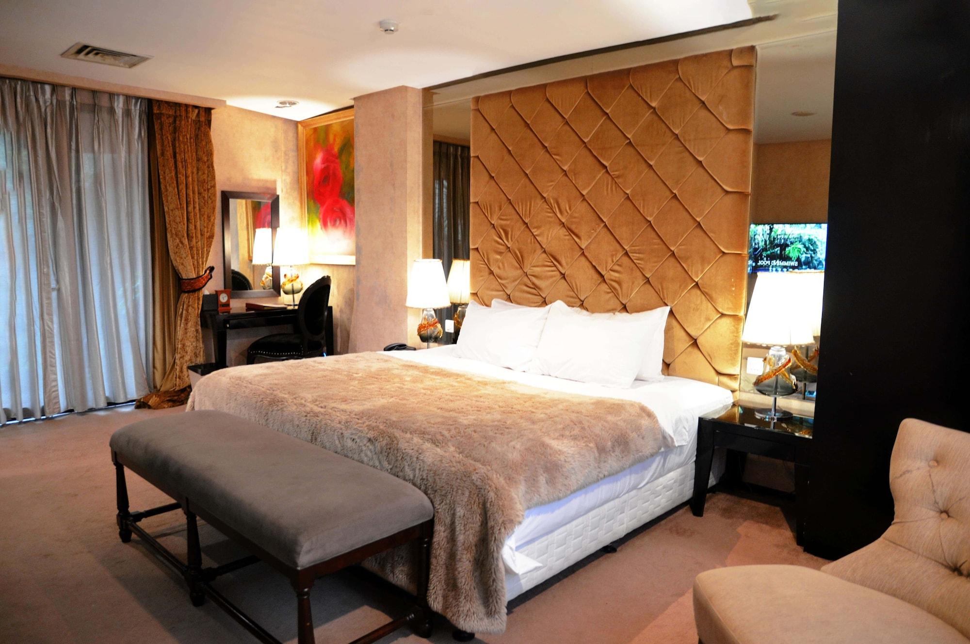 Amaroossa Grande Hotel Bekasi Exterior photo