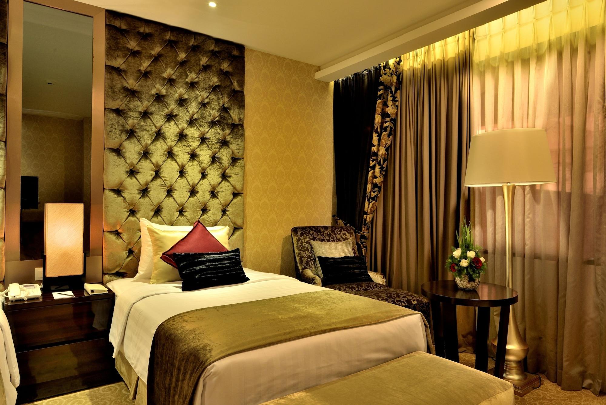 Amaroossa Grande Hotel Bekasi Exterior photo