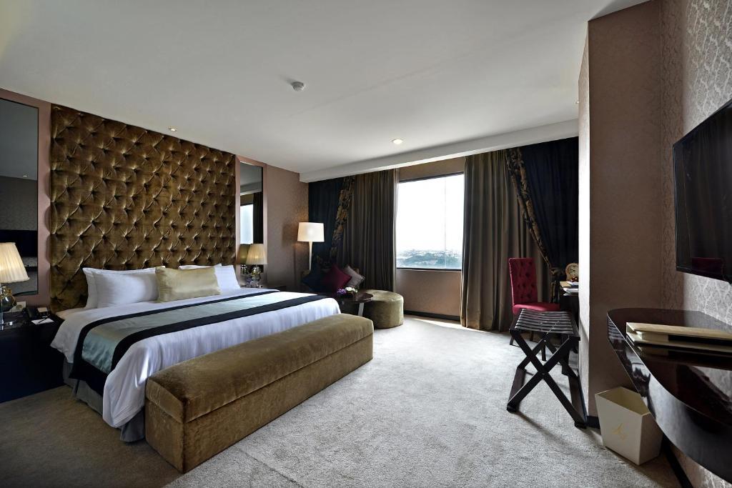 Amaroossa Grande Hotel Bekasi Exterior photo
