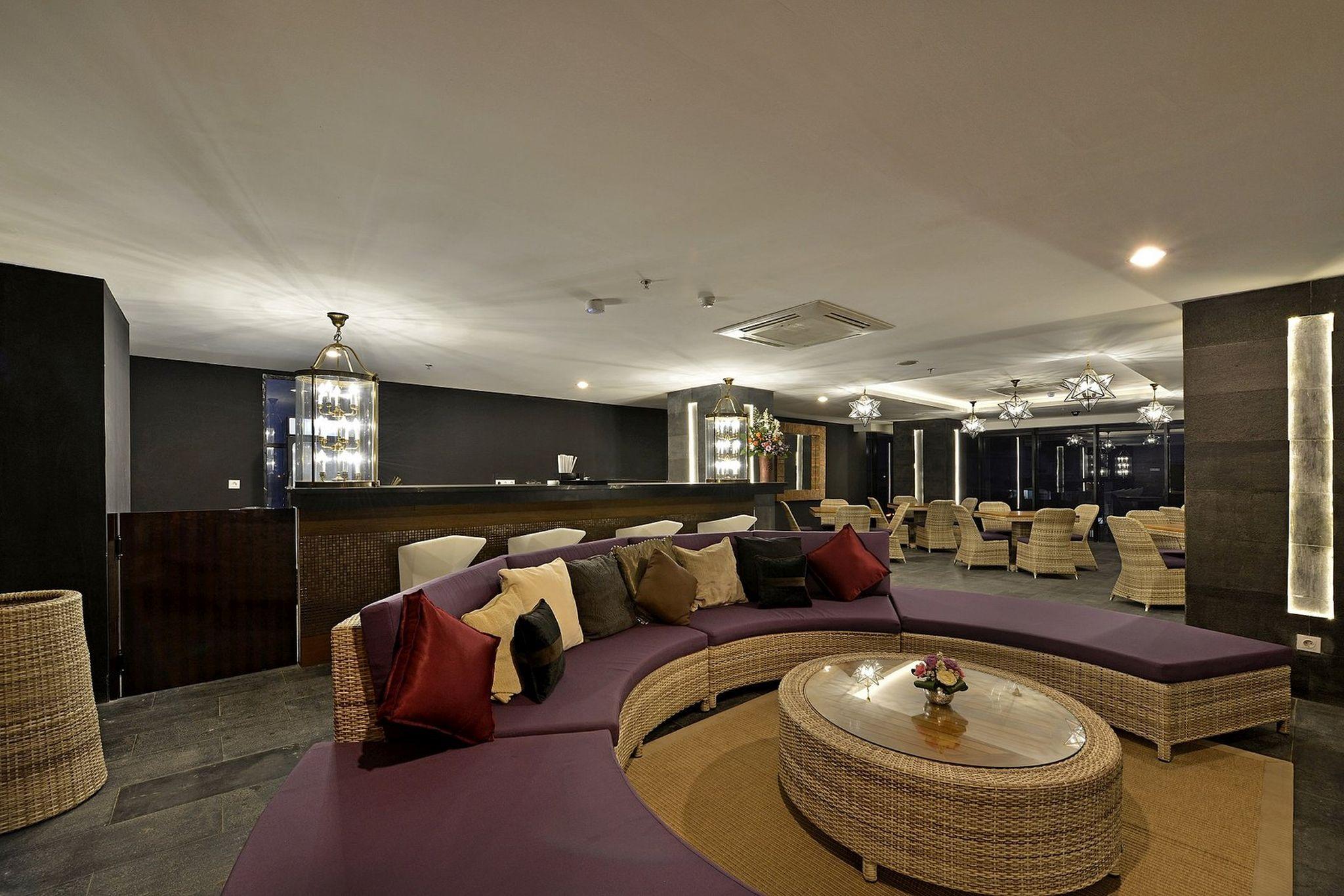 Amaroossa Grande Hotel Bekasi Exterior photo