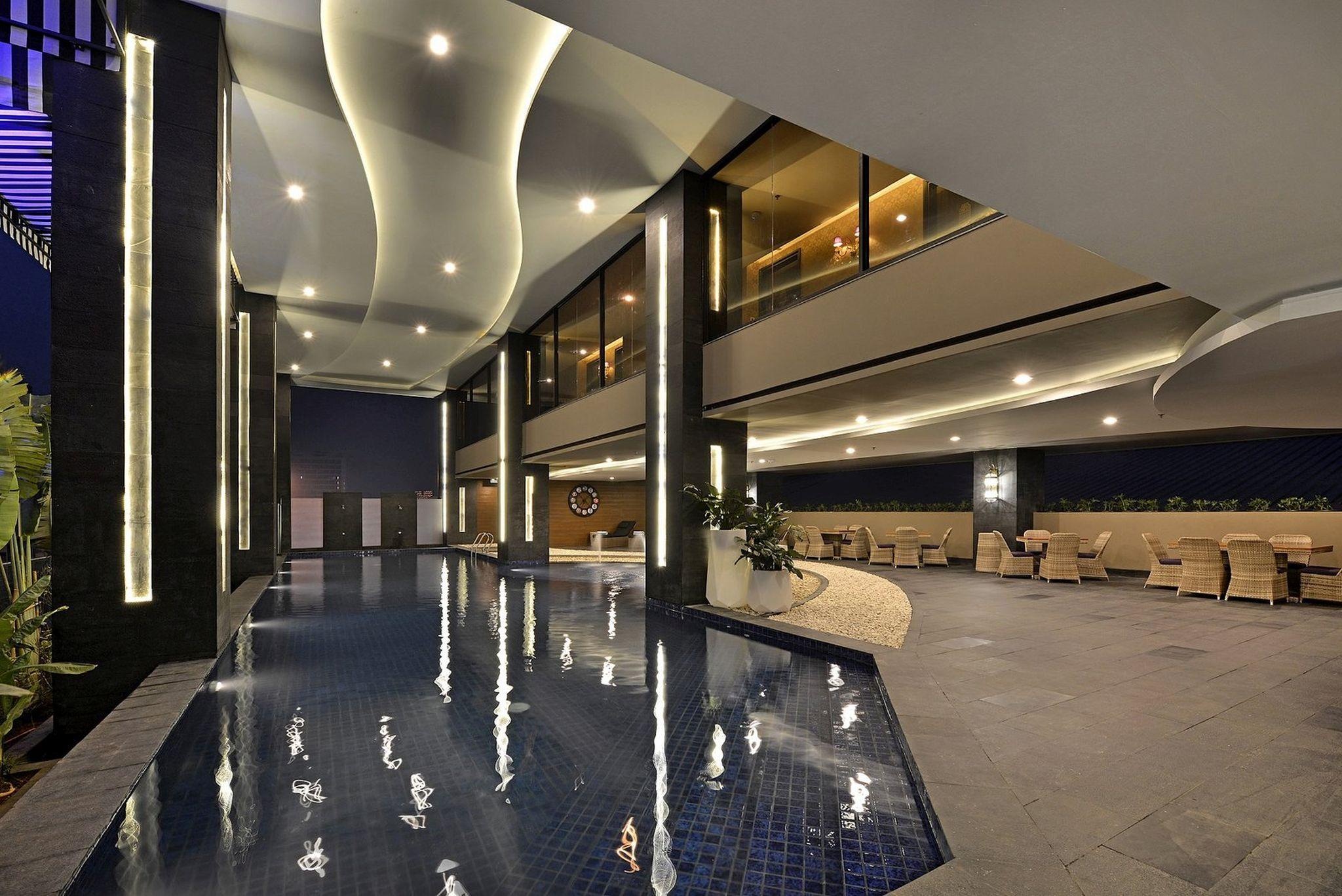 Amaroossa Grande Hotel Bekasi Exterior photo