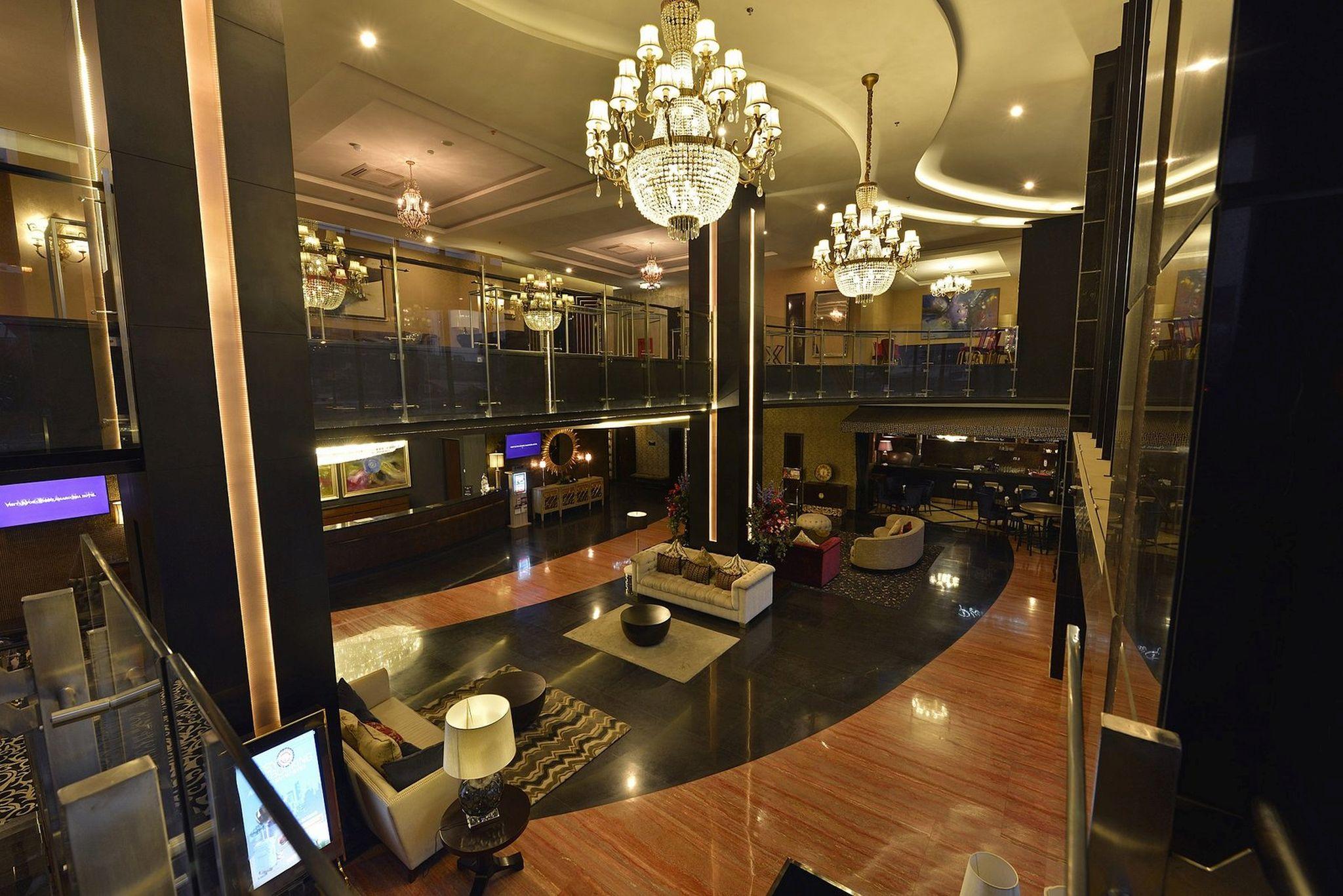 Amaroossa Grande Hotel Bekasi Exterior photo