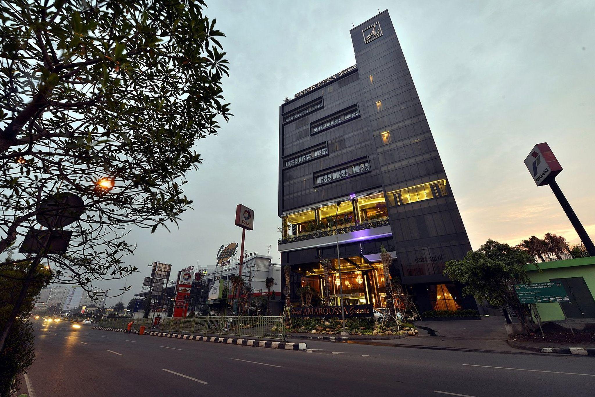 Amaroossa Grande Hotel Bekasi Exterior photo