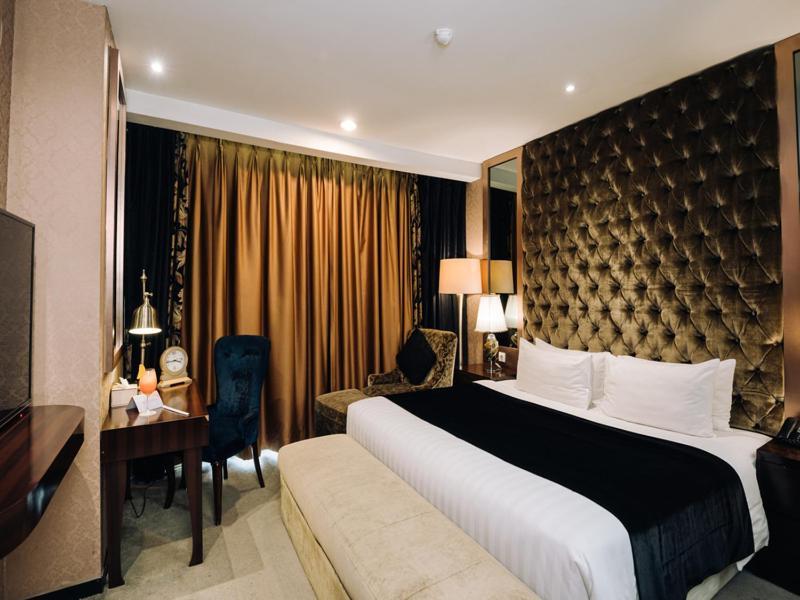 Amaroossa Grande Hotel Bekasi Exterior photo