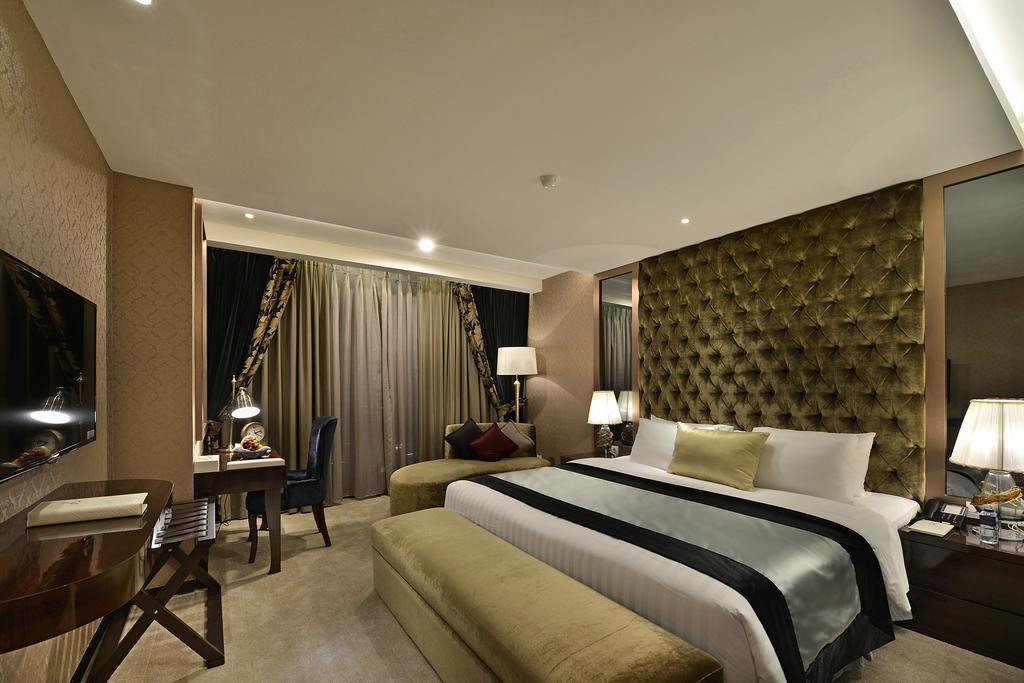 Amaroossa Grande Hotel Bekasi Exterior photo