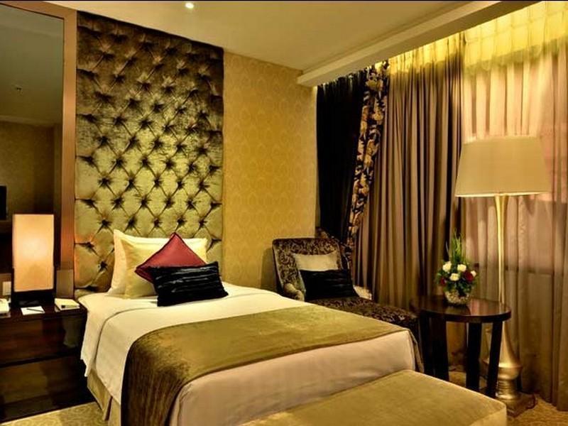 Amaroossa Grande Hotel Bekasi Exterior photo