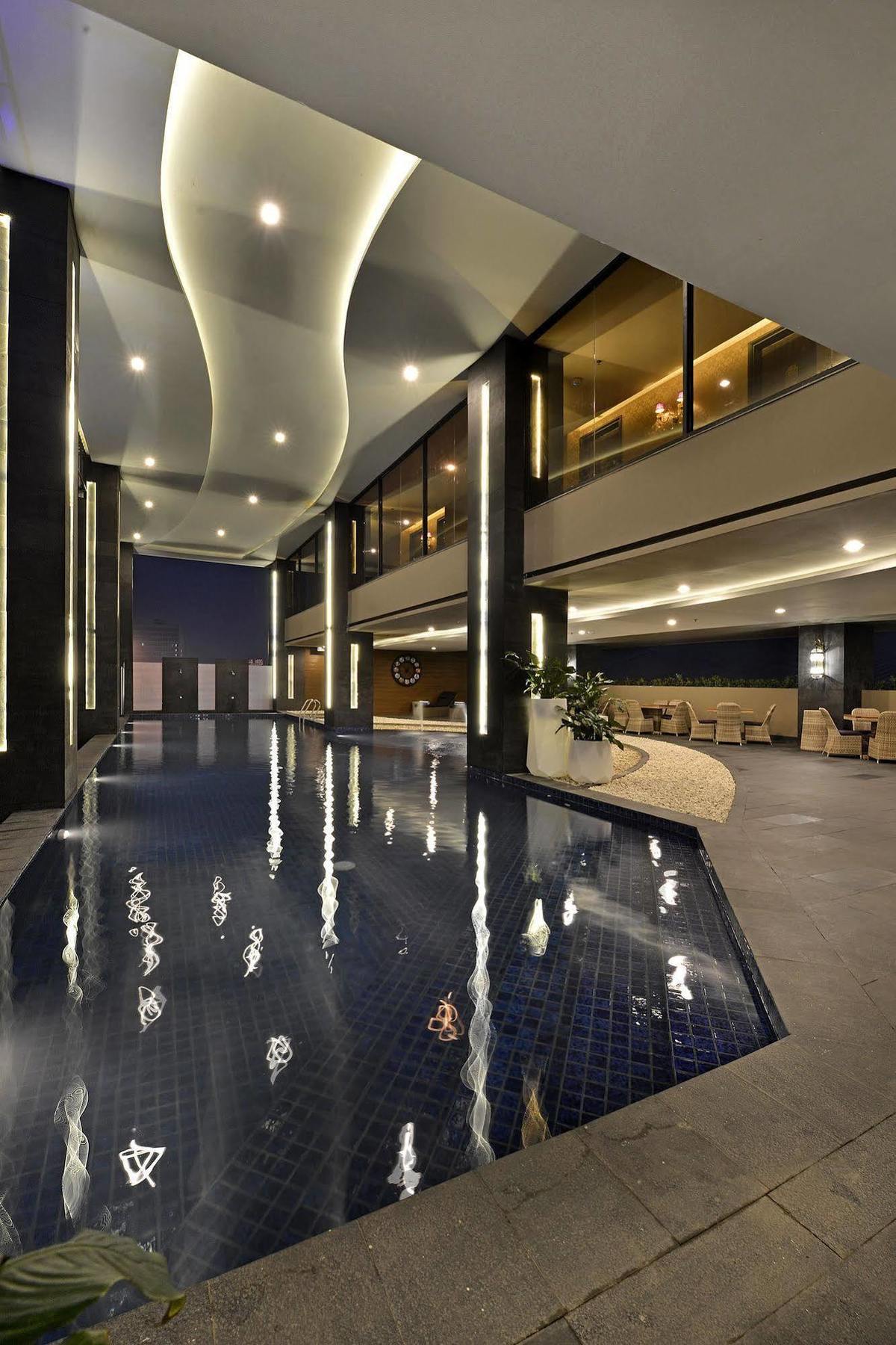 Amaroossa Grande Hotel Bekasi Exterior photo